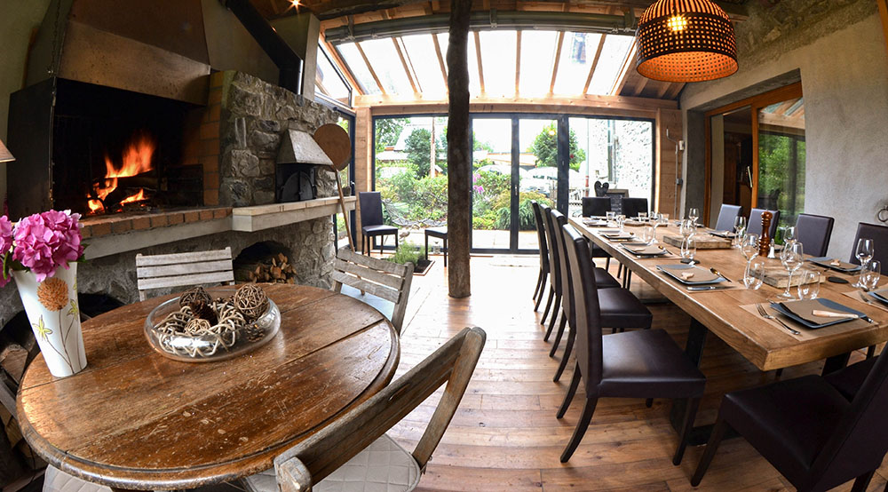 La Cle des Bois - Chambres d'hôtes à Bourg d Oisans - salle a manger table d'hôtes proche Alpe d'Huez